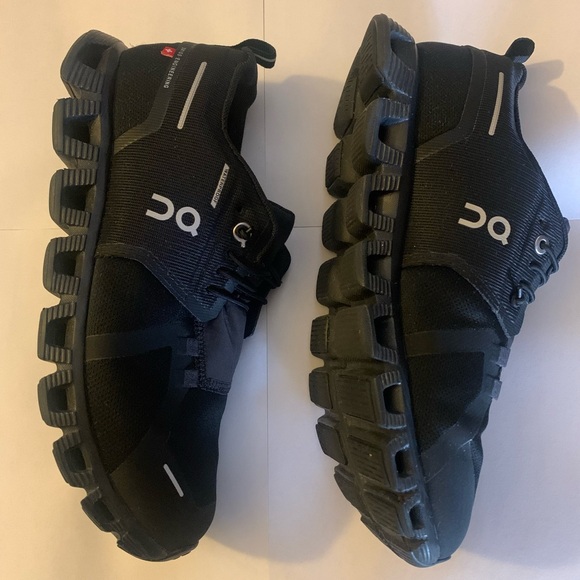 On Running Black Women's Sneakers - Picture 3 of 7